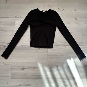 Ribbed black long sleeved crop top